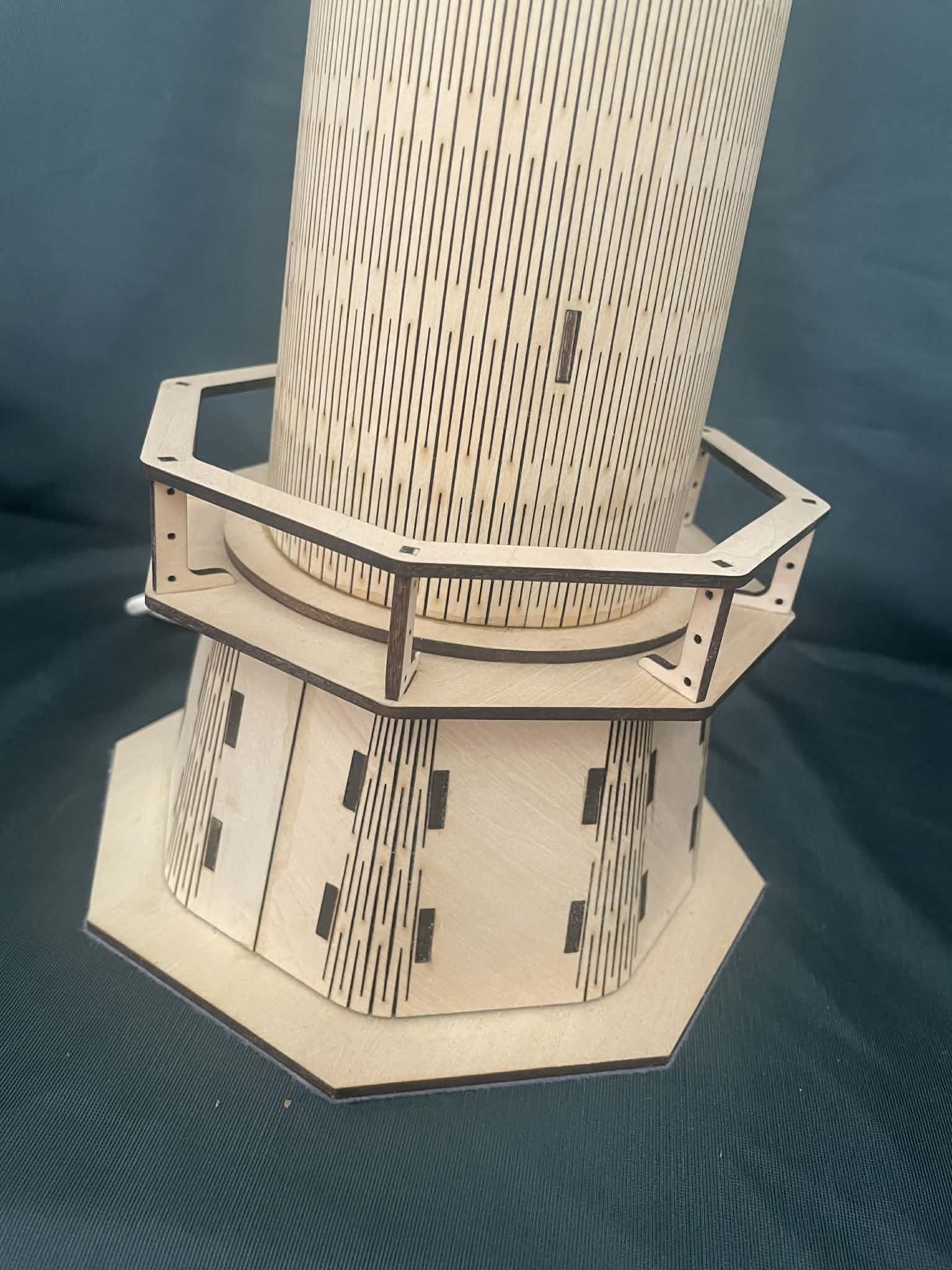 Phare Lumineux en bois – Image 4
